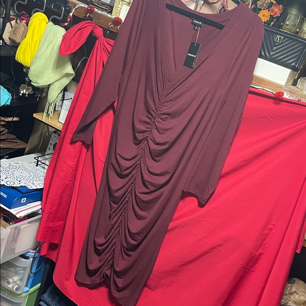 #378a size 3 torrid NWT Wine color Ruched V-Neck Midi bodycon Dress